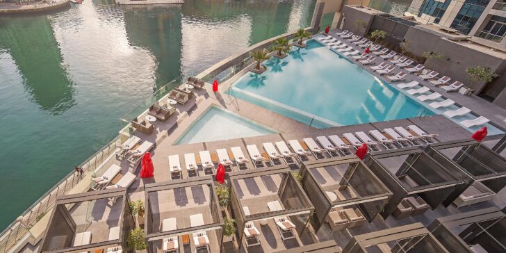 Rooftop bazén hotelu Intercontinental Marina v Dubaji